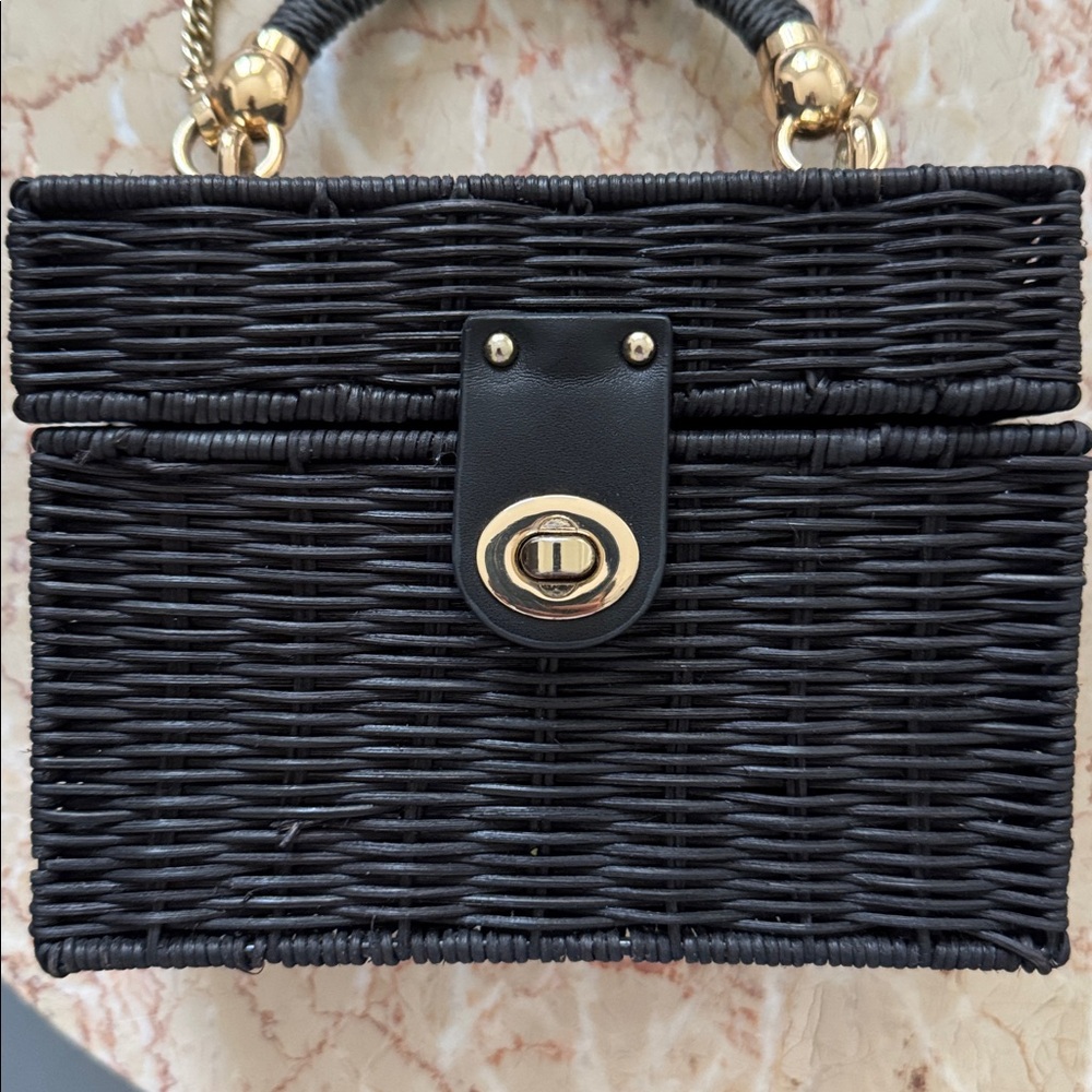 Black Purse - Picture 2 of 4